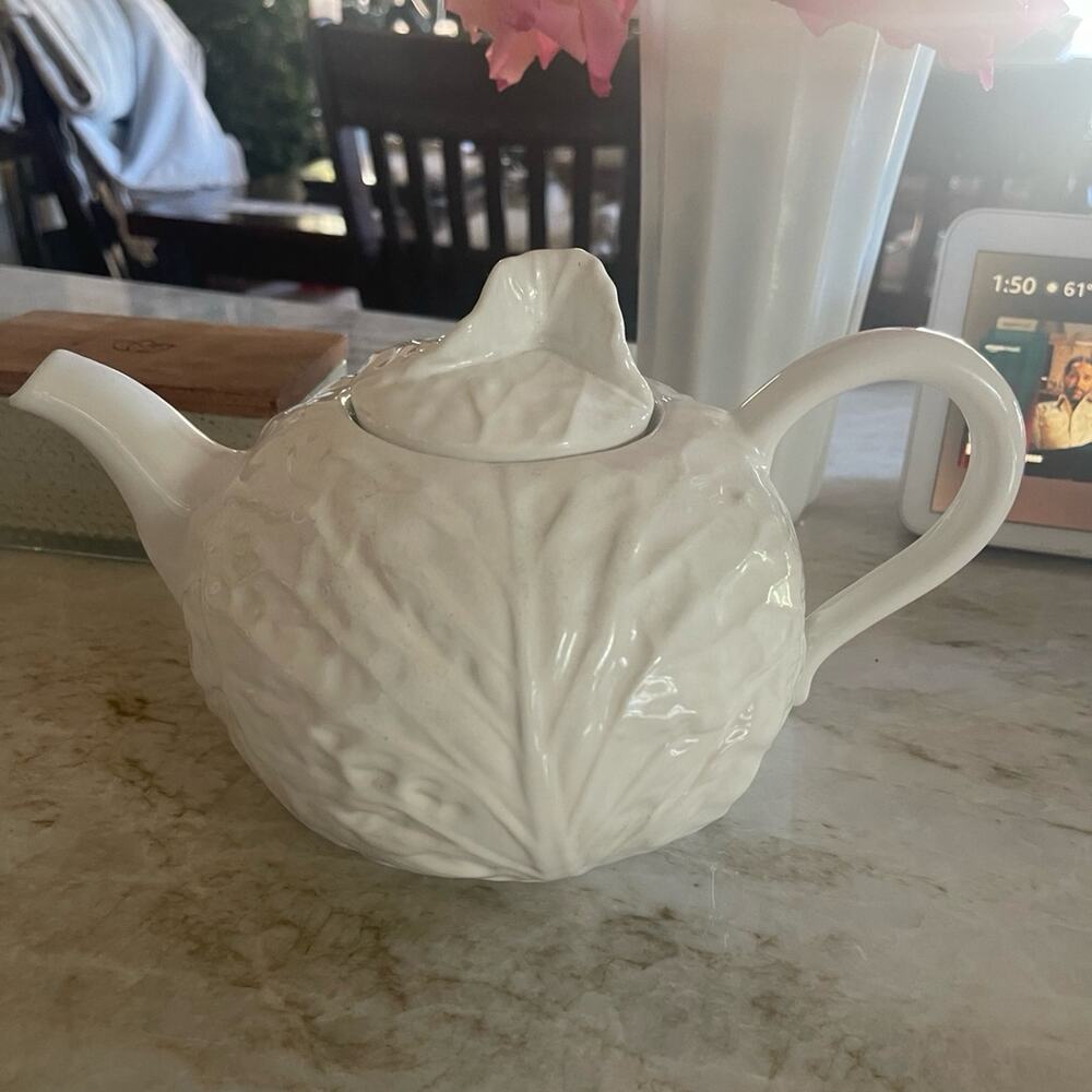Neuwirth Cabbage teapot white ceramic